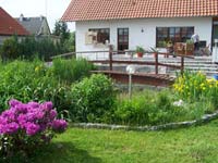 Ferienwohnung Mauersberger - Gartenseite mit Deich